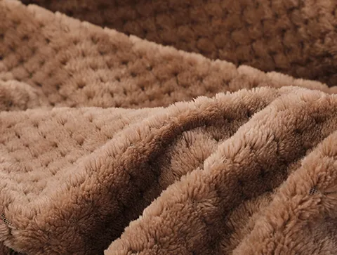 Koc elektryczny z motywem ananasa